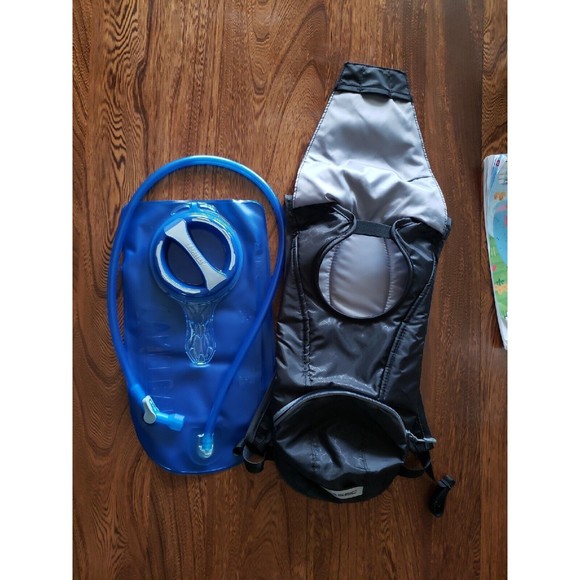 CAMELBAK Rogue Classic NEW Hydration Backpack Black Luxury Bag Travel Gear 2.5l - Picture 4 of 5